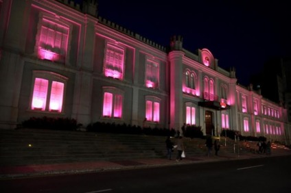 Outubro Rosa chega ao Shopping Curitiba