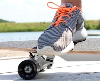 Holandês cria skate que carrega baterias e toca música 