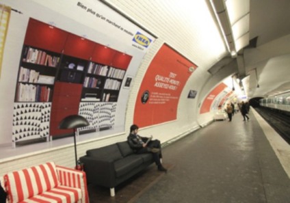Ação de marketing coloca sofá no metrô