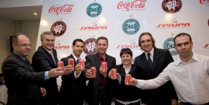 Entrevista coletiva e assinatura de parceria Spaipa com Clube Atlético Paranaense e Coritiba Foot Ball Club. esq. Helio Curi FPF, Vilson de Andrade CFC,Bruno Pietracci COCA-COLA, Rudimar Fedrigo Sec. Municipal de Esportes de Curitiba, Neuri Pereira SPAIPA, Paulo Cesar Verardi CAP e Peicles Souza CAP