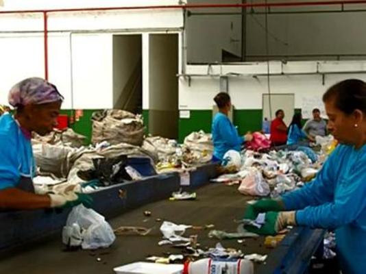 Cidades-sede da Copa do Mundo de 14 reciclam pouco