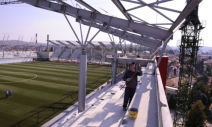 Estádio é construído no topo de um shopping center