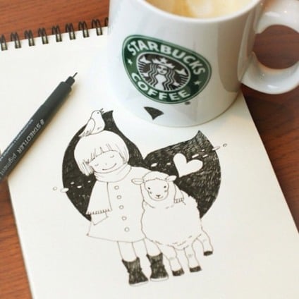 Artista usa copos da Starbucks para desenhar