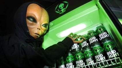 Do festival à invasão da Área 51 só sobraram latas temáticas