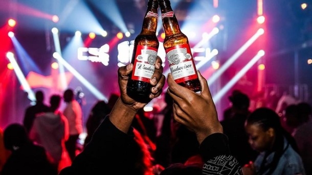 Budweiser leva o Lollapalooza a bares de São Paulo