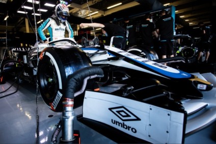 Voando alto: Umbro anuncia parceria com a Williams