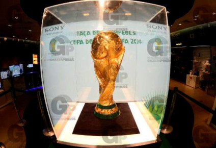 Sony faz tour com Taça da Copa do Mundo em SP