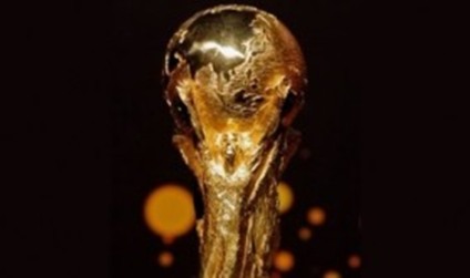 Adidas mostra taça da Copa do Mundo no centro do país