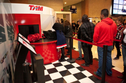 TAM faz "check-in" em shows internacionais