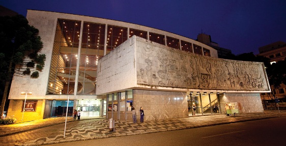 Renault apoia restauração do Teatro Guaíra