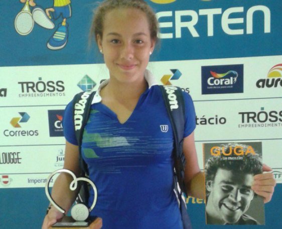 A jovem Thássane Abrahim, 12, foi vice-campeã na disputa de duplas na Copa Guga Kuerten, na capital catarinense.