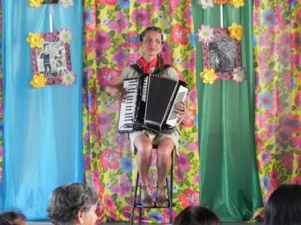 Bruna Bernardes apresenta pocket show no Minas Shopping