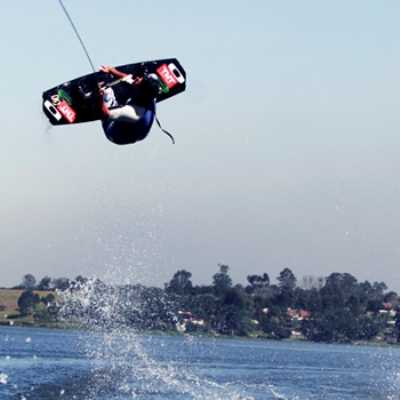 TNT Energy patrocina wakeboarder