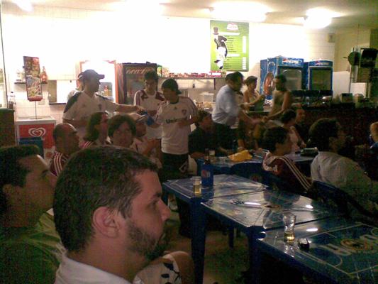 torcida-no-bar-2
