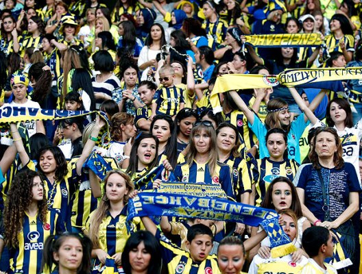 Fenerbahçe promove jogo só para mulheres e crianças