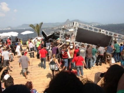 Estrutura desaba e uma pessoa morre em evento no Rio