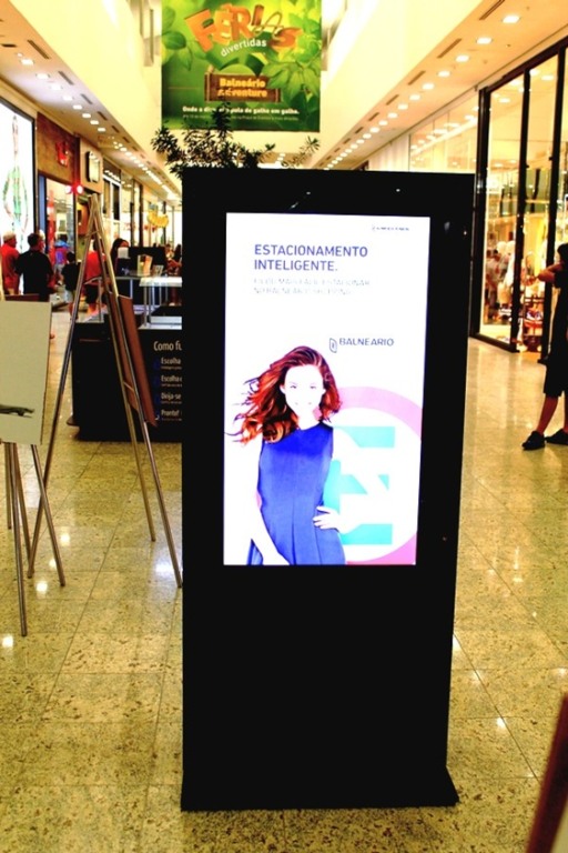 Totens informativos são instalados no BC Shopping