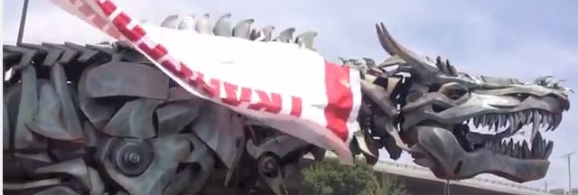 Un dinosaurio gigante invade la ciudad
