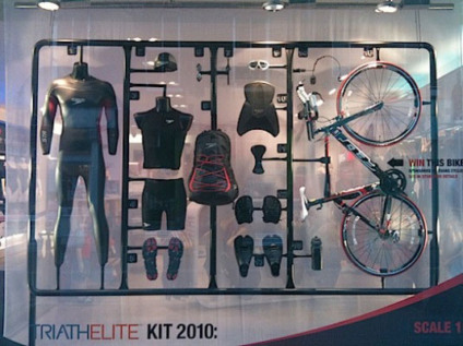Speedo promove triathlon em vitrina