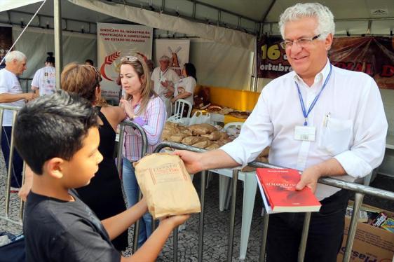 A ação de marketing sustentável aconteceu na Praça Rui Barbosa, em Curitiba.