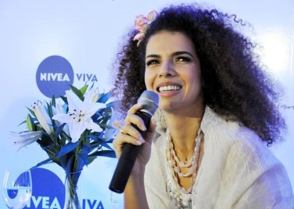 Vanessa da Mata canta Jobim na turnê "Nivea Viva" em Recife