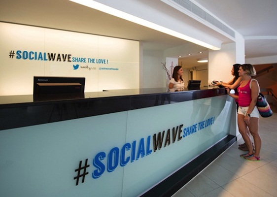 Twitter Hotel abre para os viciados em mídia social