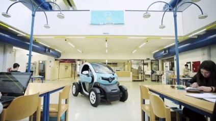 Renault Twizy faz ativação em biblioteca de Lisboa