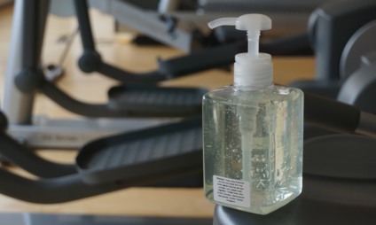 Selfit doa estoque de álcool gel a instituições de saúde pública