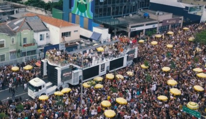 MB Brandtruck ativa Riachuelo no Carnaval de Rua de SP