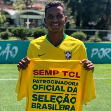 Semp TCL assume a posição mais elevada do futebol brasileiro