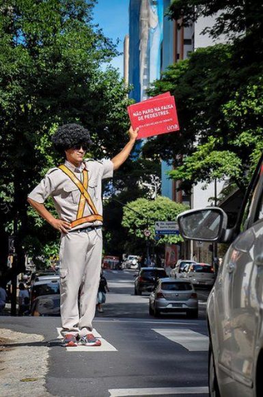 Ação divertida conscientiza motoristas em BH