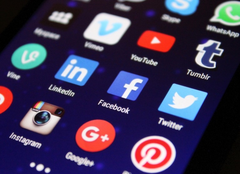 CEOs de big techs vão se reunir para combater as fake news