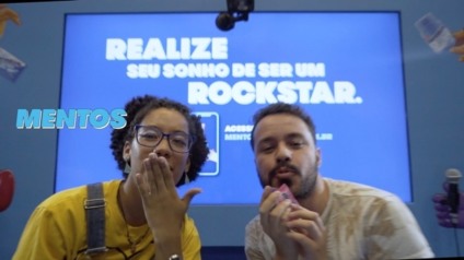 Mentos leva karaokê para o metrô durante o RiR