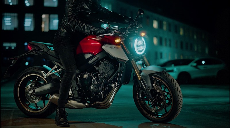 Campanha da Honda Motos une o moderno ao clássico Campanha da Honda Motos une o moderno ao clássico