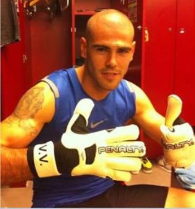 Victor Valdés estreia parceria com a Penalty