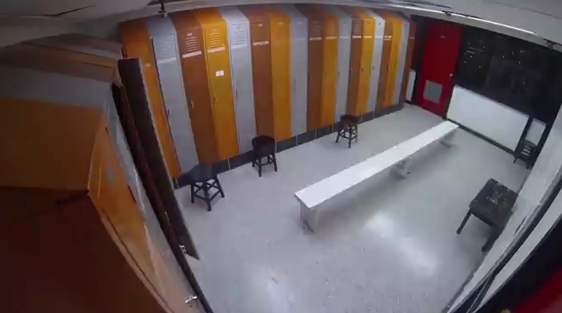 Gatorade faz reforma surpresa em vestiário de escola