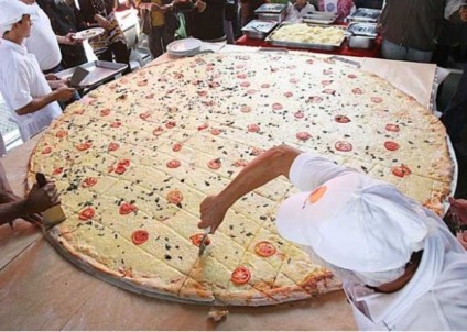 Fispal apresenta a maior pizza do Brasil