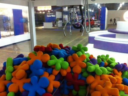 Claw machine controlada por smartphone dá um Vivinho
