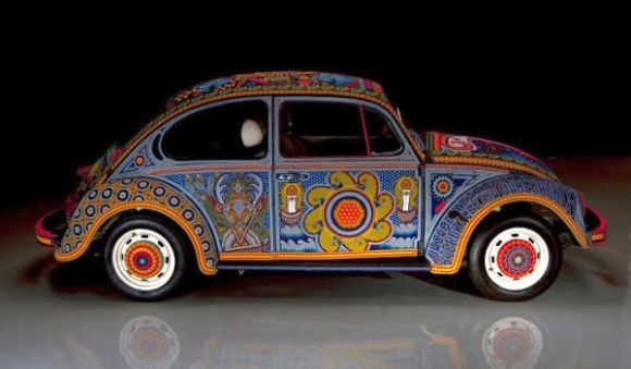 Volkswagen é decorado com artesanato indígena