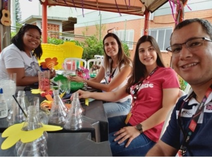 Voluntários da Coca-Cola fazem ação especial no HU de Maringá