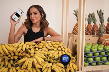 Samsung brinca com hits de Anitta em nova campanha
