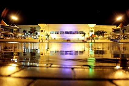 Casamento coletivo no parque aquático Wet'n Wild