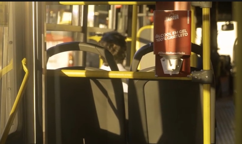 Itaipava ativa marca com álcool gel nos ônibus