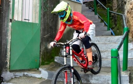 Downhill urbano reúne grandes atletas em Santos
