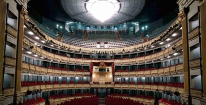 Público interrompe ópera em Madrid por falta de distanciamento social