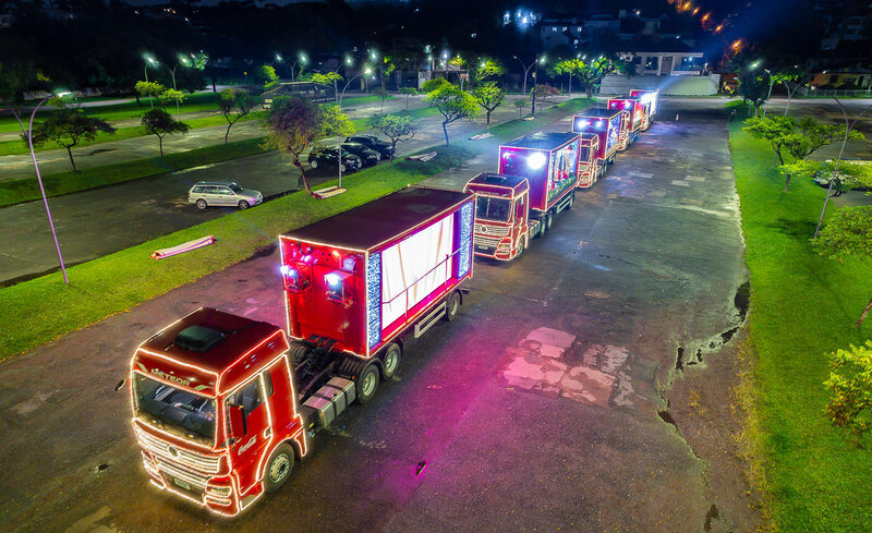 Caravana de Natal da Coca-Cola FEMSA Brasil passa por Curitiba e São José dos Pinhais