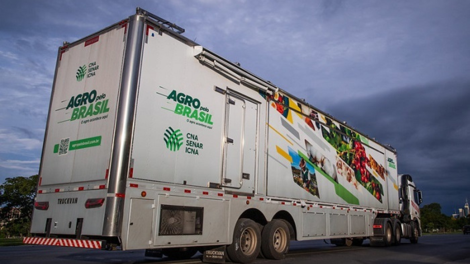 Carreta Agro pelo Brasil leva informação e conhecimento aos produtores rurais