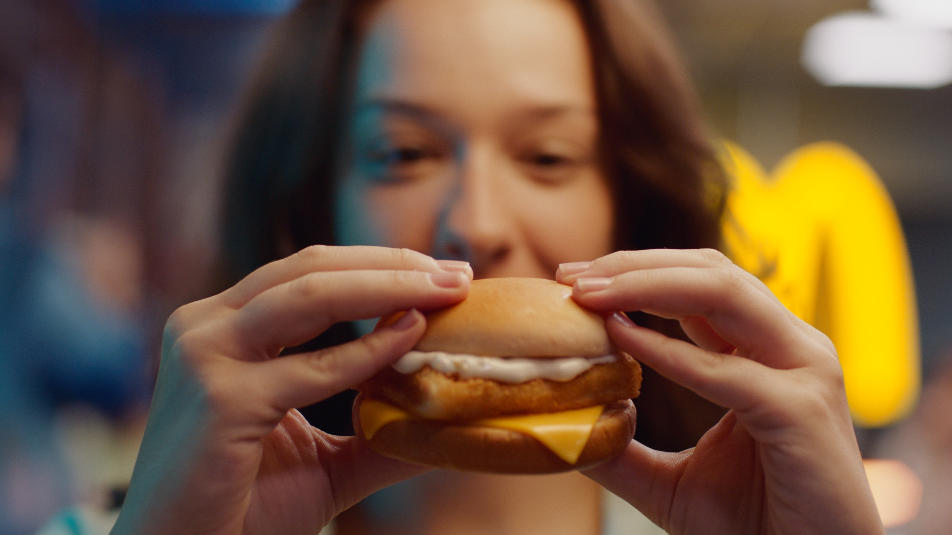 McDonald's faz campanha do McFish com Fabio Jr. cantando "Borbulhas de Amor"