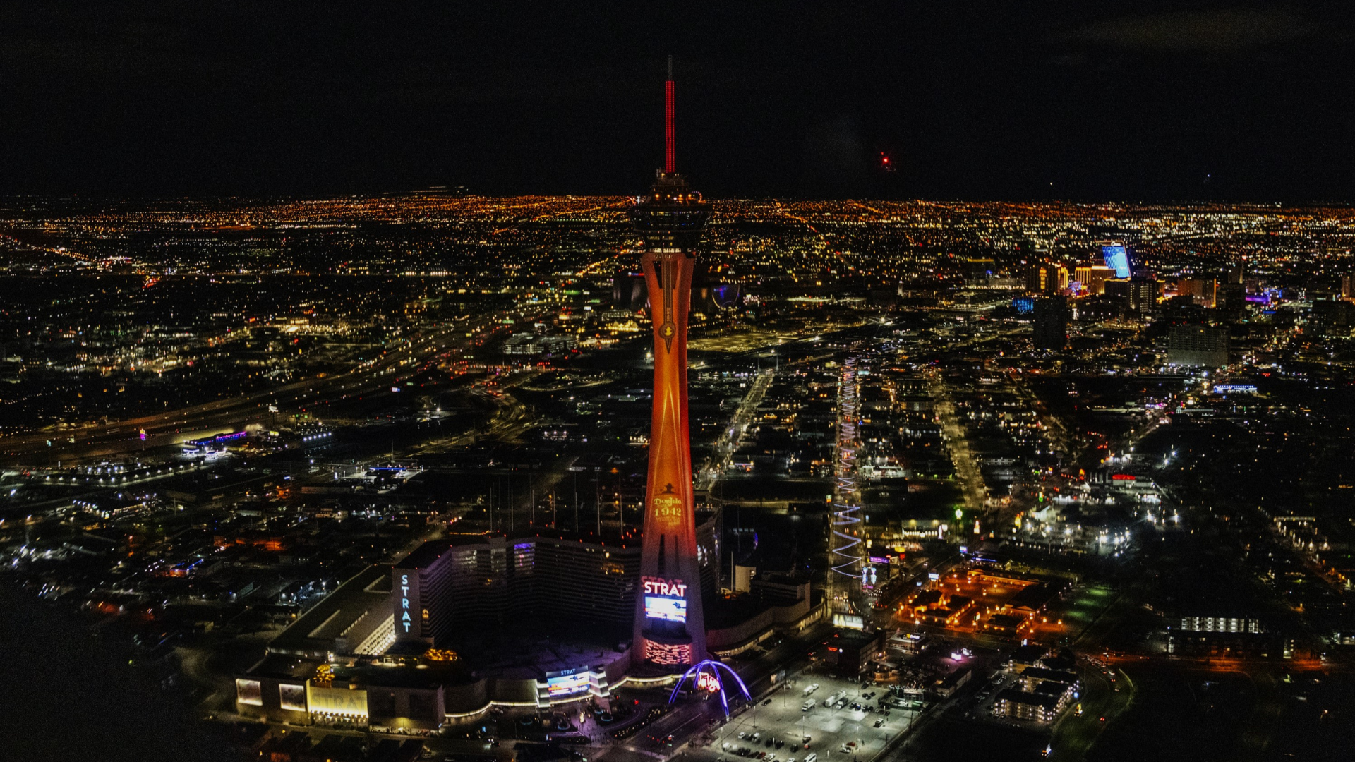 Don Julio transformou torre em garrafa de tequila no Super Bowl