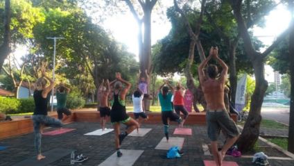 Aula de yoga promovida pela Mude, em parceria com BIC Soleil Escape